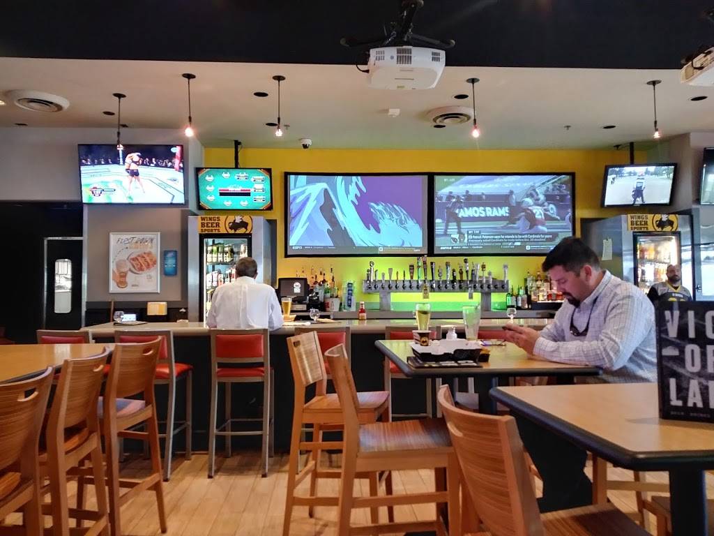 Buffalo Wild Wings | restaurant | 5908 Quebec St, Fort Worth, TX 76135, USA | 8172370098 OR +1 817-237-0098
