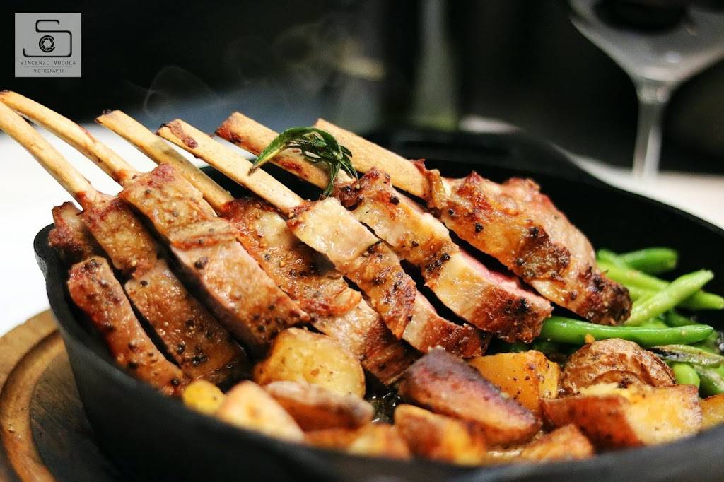 Cast Iron Chef Chop House & Oyster Bar | restaurant | 660 State St, New Haven, CT 06511, USA | 2037454669 OR +1 203-745-4669