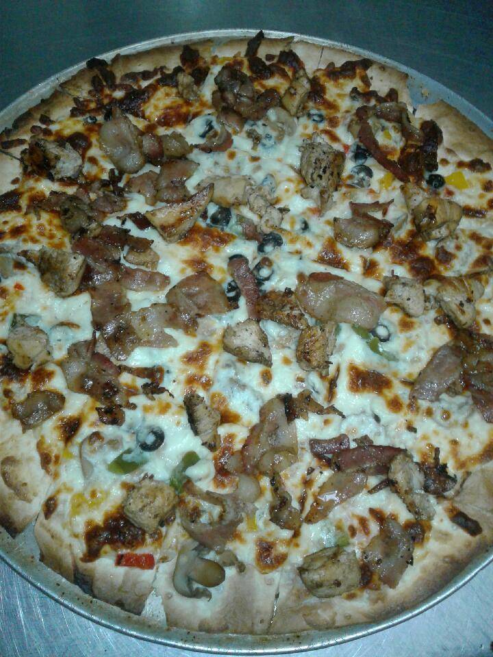 The Office Bar & Grill | restaurant | 5986 E, IL-17, Kankakee, IL 60901, USA | 8159379757 OR +1 815-937-9757