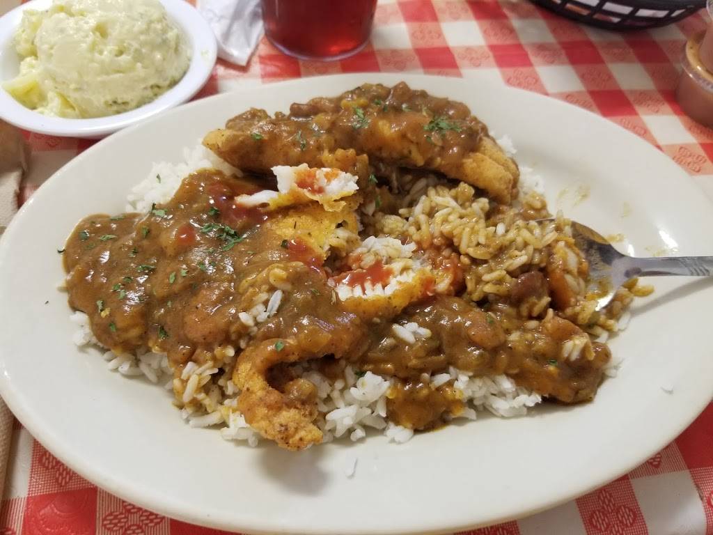 Whistle Stop Cafe | restaurant | 127 S Magnolia Dr, Wiggins, MS 39577, USA | 6015285588 OR +1 601-528-5588