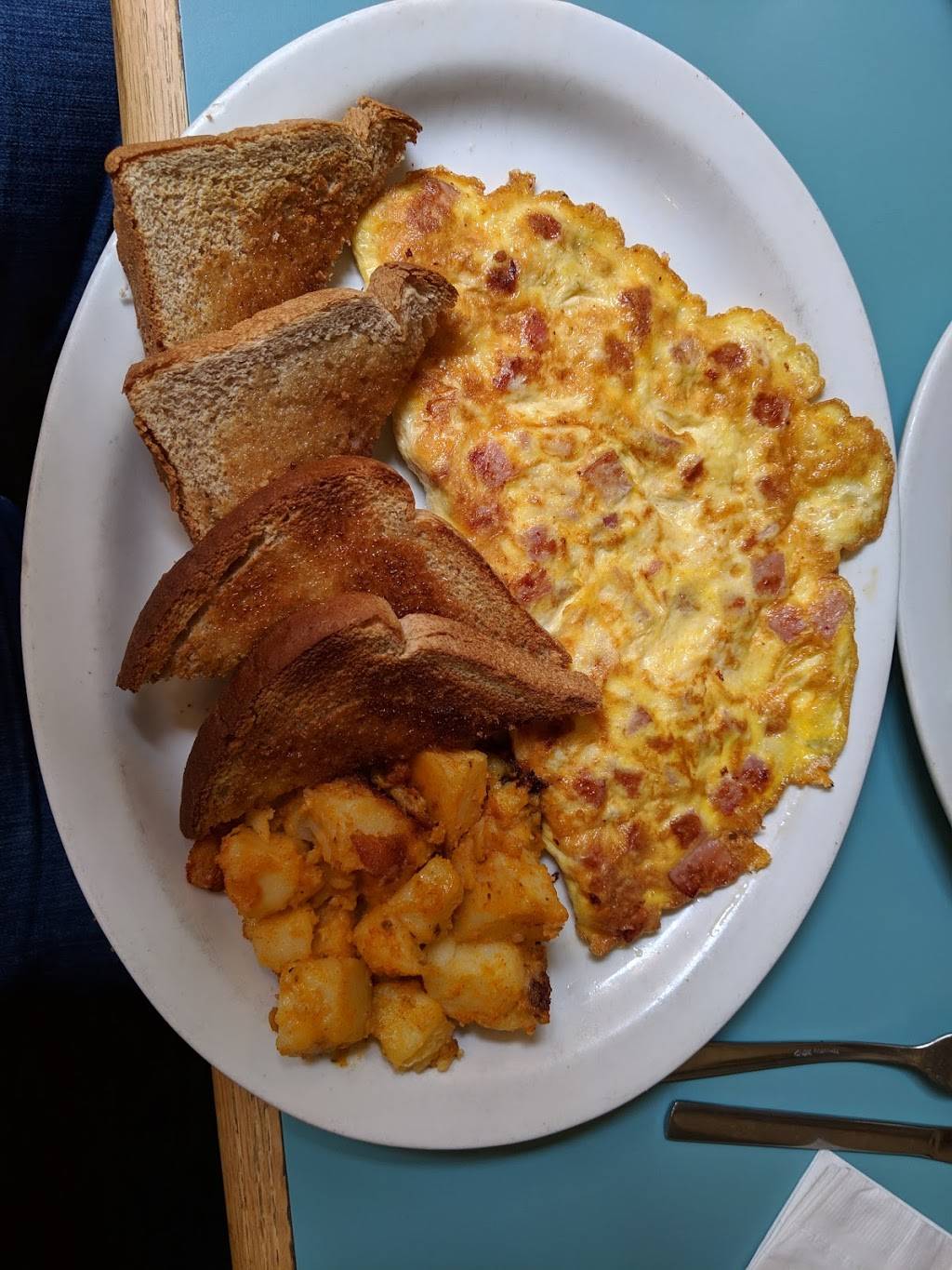 Prime Bar-B-Q Restaurant Ltd | restaurant | 550 Highland Rd W, Kitchener, ON N2M 5G3, Canada | 5197456611 OR +1 519-745-6611