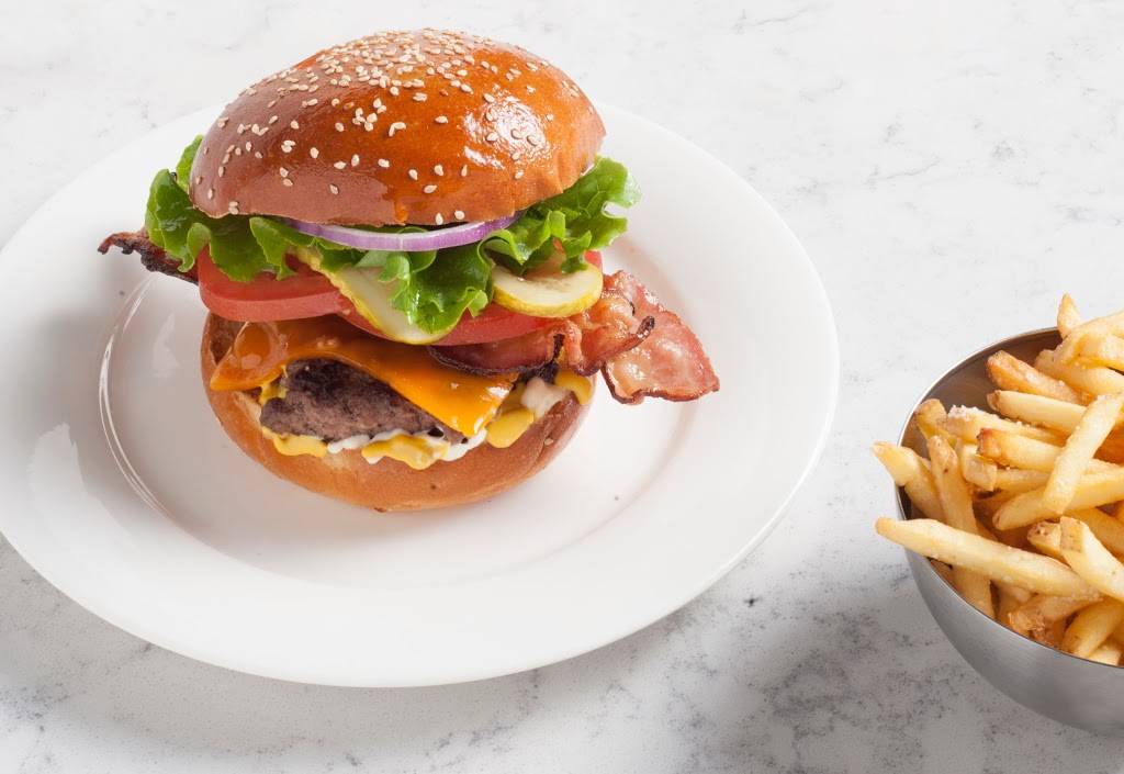 Earls Kitchen + Bar | restaurant | 698 Assembly Row Unit 102, Somerville, MA 02145, USA | 6176661790 OR +1 617-666-1790