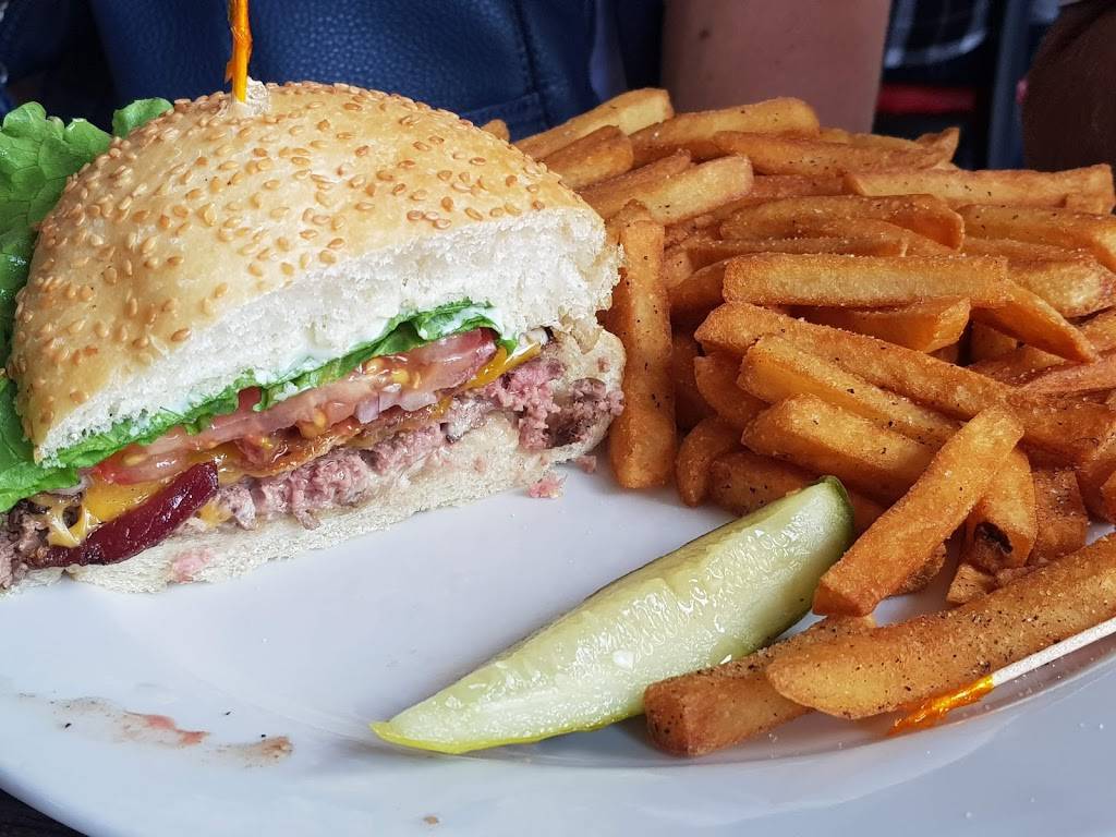 Burgers & Brew | restaurant | 201 Broadway St, Chico, CA 95928, USA | 5308799100 OR +1 530-879-9100