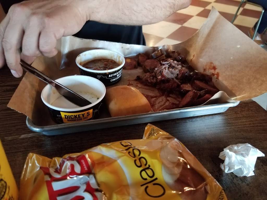 Dickeys Barbecue Pit | restaurant | 402 E Greenway Pkwy, Phoenix, AZ 85022, USA | 6026666320 OR +1 602-666-6320
