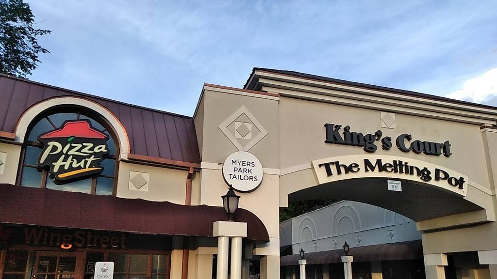 Pizza Hut | meal takeaway | 901 S Kings Dr, Charlotte, NC 28204, USA | 7043777006 OR +1 704-377-7006