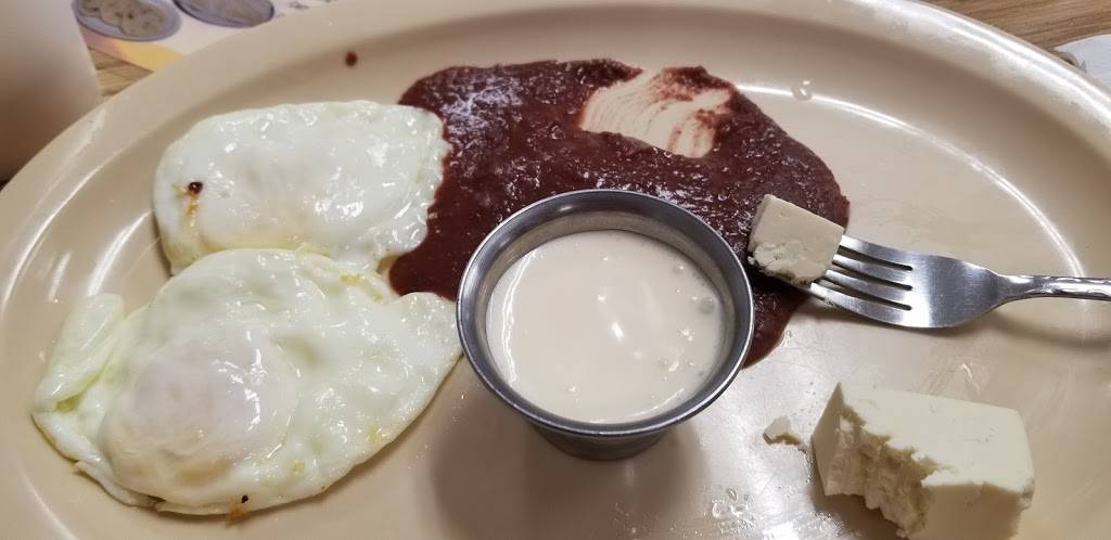 Pupuseria Y Antojitos | restaurant | 140 Fox Ave, Lewisville, TX 75067, USA | 2142224040 OR +1 214-222-4040