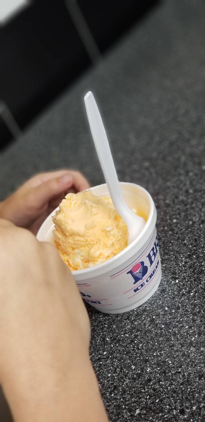 Braums Ice Cream & Burger Restaurant | restaurant | 804 N Elm Pl, Broken Arrow, OK 74012, USA | 9182582424 OR +1 918-258-2424