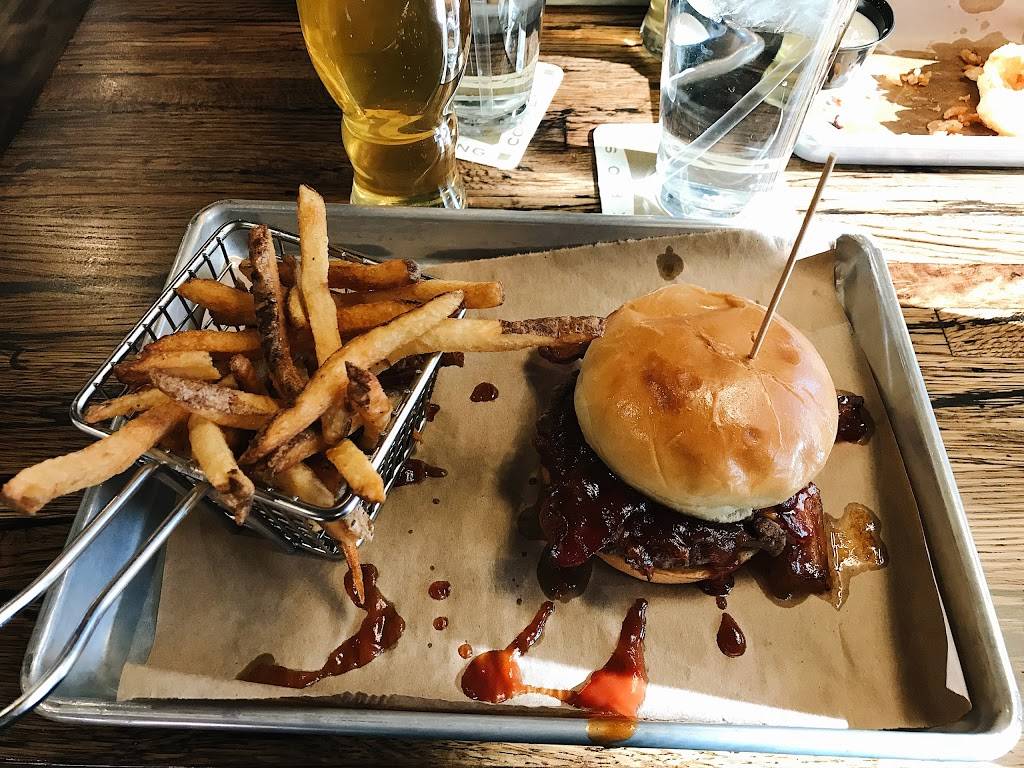 Omaha Tap House - Pepperwood | restaurant | 579 N 155th Plaza, Omaha, NE 68154, USA | 4029320621 OR +1 402-932-0621