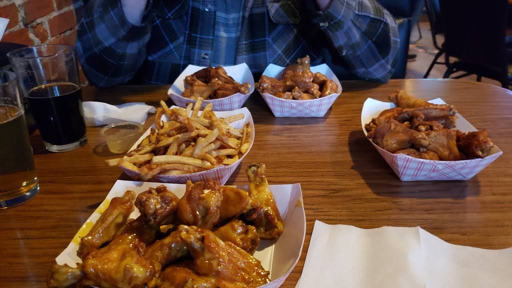 Forts Old Town Tavern | restaurant | 122 W Herrick Ave, Wellington, OH 44090, USA | 4406473520 OR +1 440-647-3520