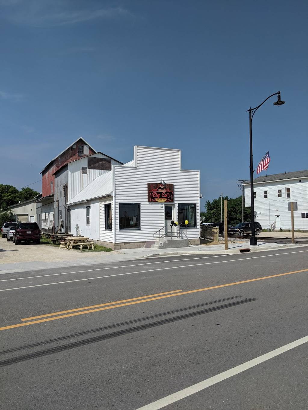 Big Eds Smoke Pit | restaurant | 746 Main St, Belgium, WI 53004, USA | 2624765126 OR +1 262-476-5126