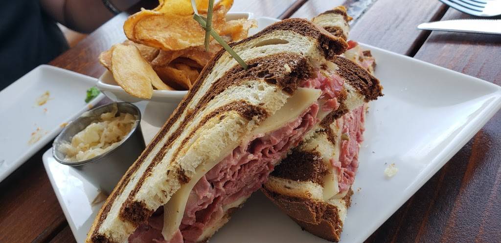 White Rock Alehouse & Brewery | restaurant | 7331 Gaston Ave #100, Dallas, TX 75214, USA | 2149897570 OR +1 214-989-7570