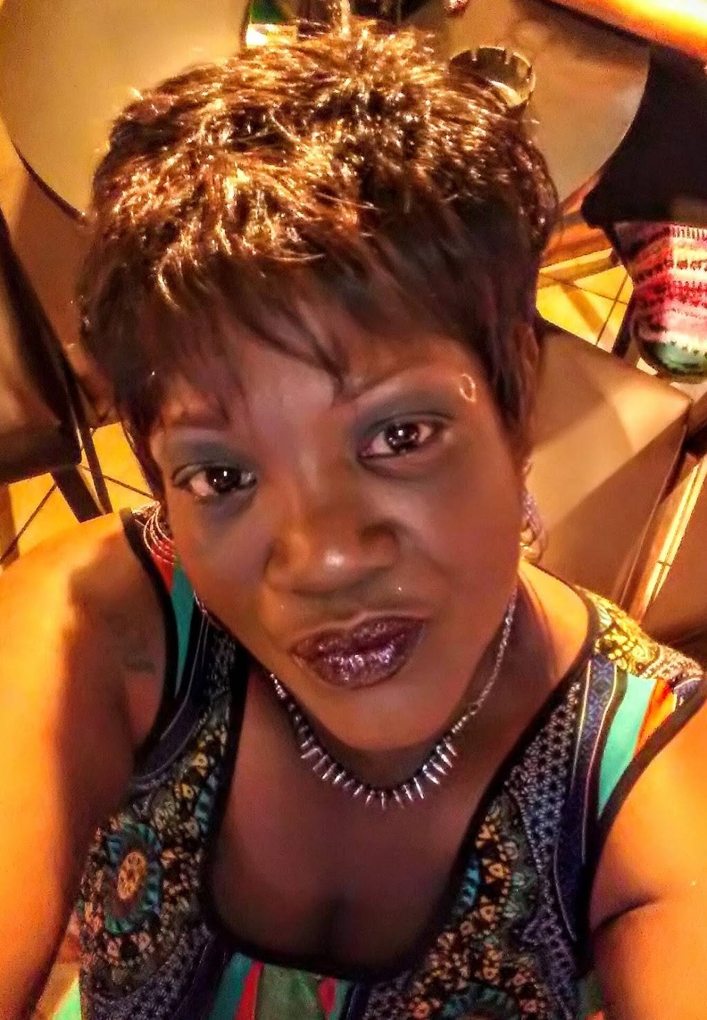 Everettes Grill & Saloon | night club | 1210 N Roan St Ste 5, Johnson City, TN 37601, USA | 4237735475 OR +1 423-773-5475