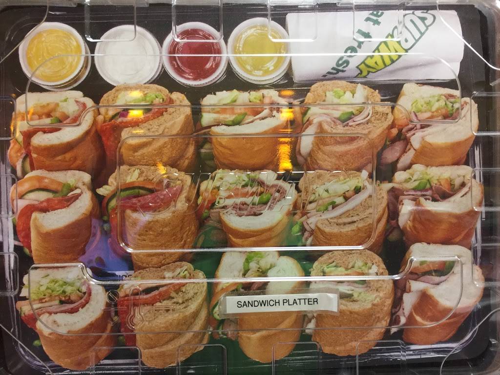 Subway Restaurants | restaurant | 214 Crossings Blvd, Elverson, PA 19520, USA | 6109131150 OR +1 610-913-1150