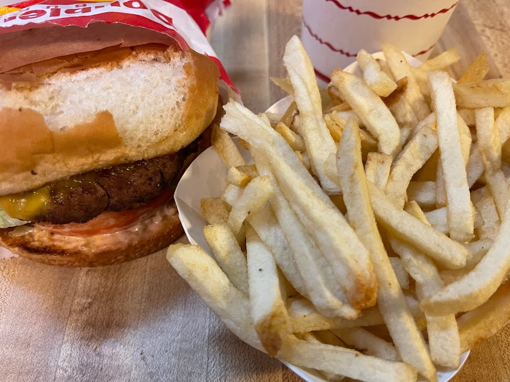 In-N-Out Burger | restaurant | 42560 Bob Hope Dr, Rancho Mirage, CA 92270, USA | 8007861000 OR +1 800-786-1000