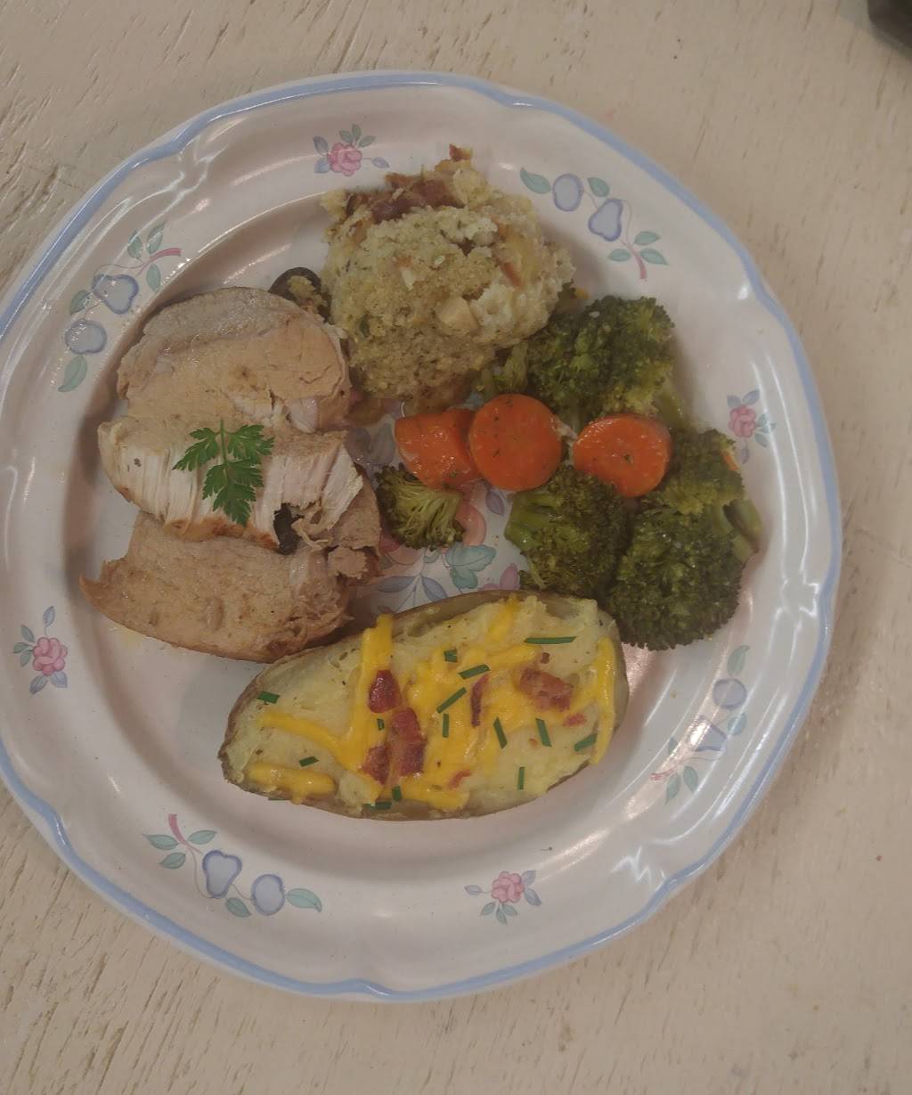 Christopher Manor Restaurant | restaurant | 10030 Lick Creek Rd, Big Sandy, TN 38221, USA | 7315932385 OR +1 731-593-2385