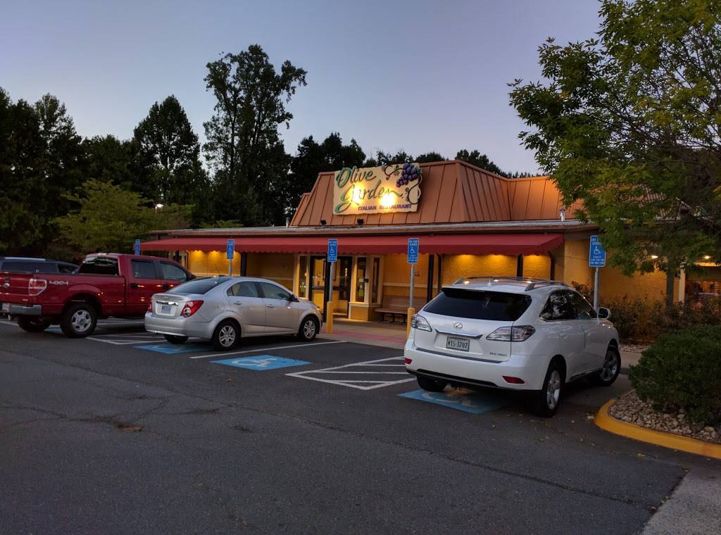 Olive Garden Italian Restaurant | meal takeaway | 12980 Fair Lakes Shopping Center, Fairfax, VA 22033, USA | 7036314840 OR +1 703-631-4840