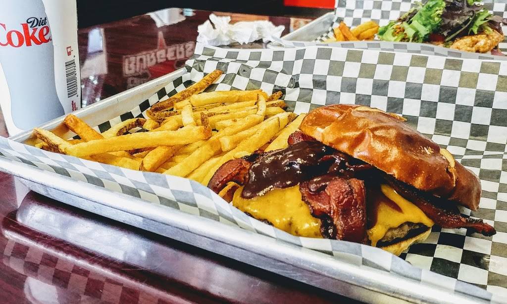 Chicagos Best Burgers | restaurant | 1925a W Brandon Blvd, Brandon, FL 33511, USA | 8136543232 OR +1 813-654-3232