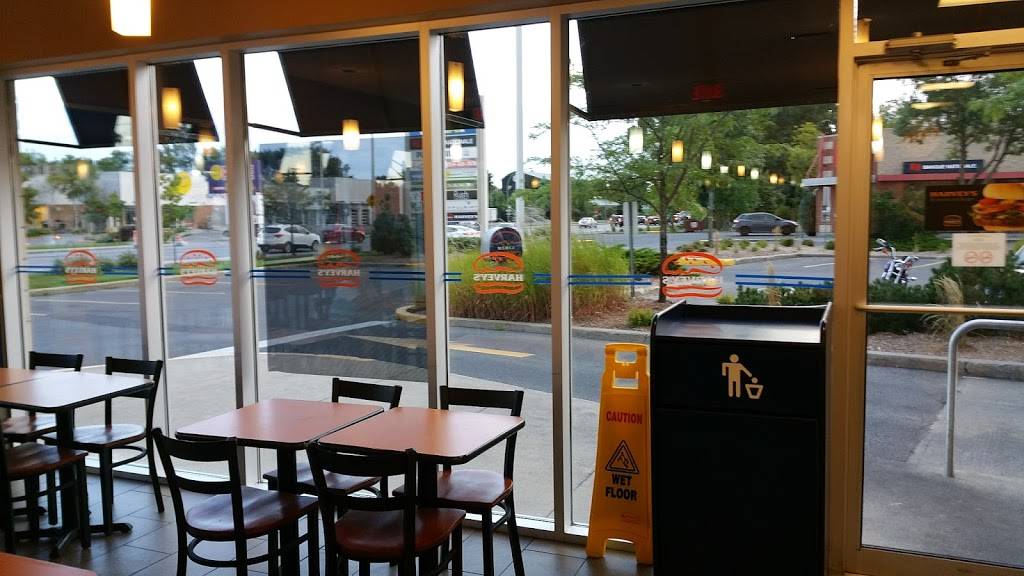 Harveys | restaurant | 14855 Boul de Pierrefonds, Pierrefonds, QC H9H 4M5, Canada | 5146961788 OR +1 514-696-1788