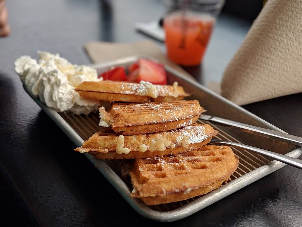 Bruxie Original Fried Chicken & Waffle Sandwich | meal takeaway | 215 W Birch St, Brea, CA 92821, USA | 7142551188 OR +1 714-255-1188