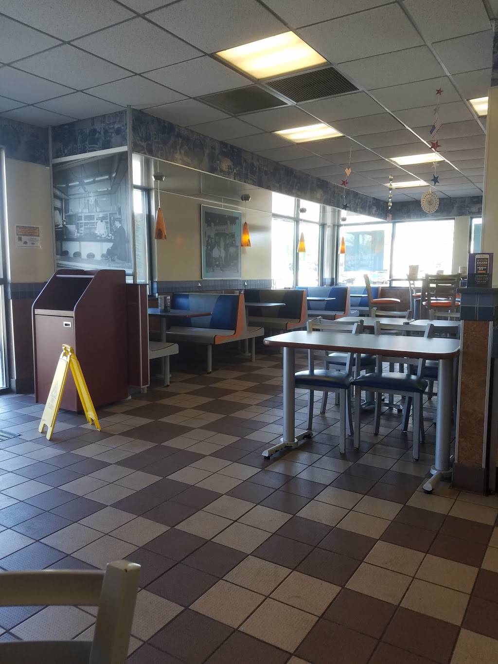 White Castle | restaurant | 2555 95th St, Evergreen Park, IL 60805, USA | 7084247077 OR +1 708-424-7077