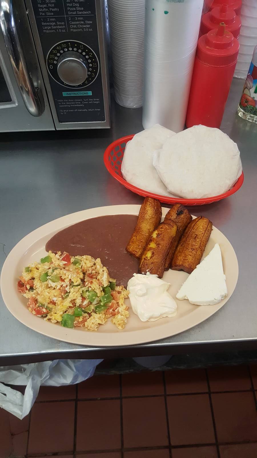 El Savoy Restaurant | restaurant | 2004, 2439 James M Wood Blvd, Los Angeles, CA 90006, USA | 2138417261 OR +1 213-841-7261