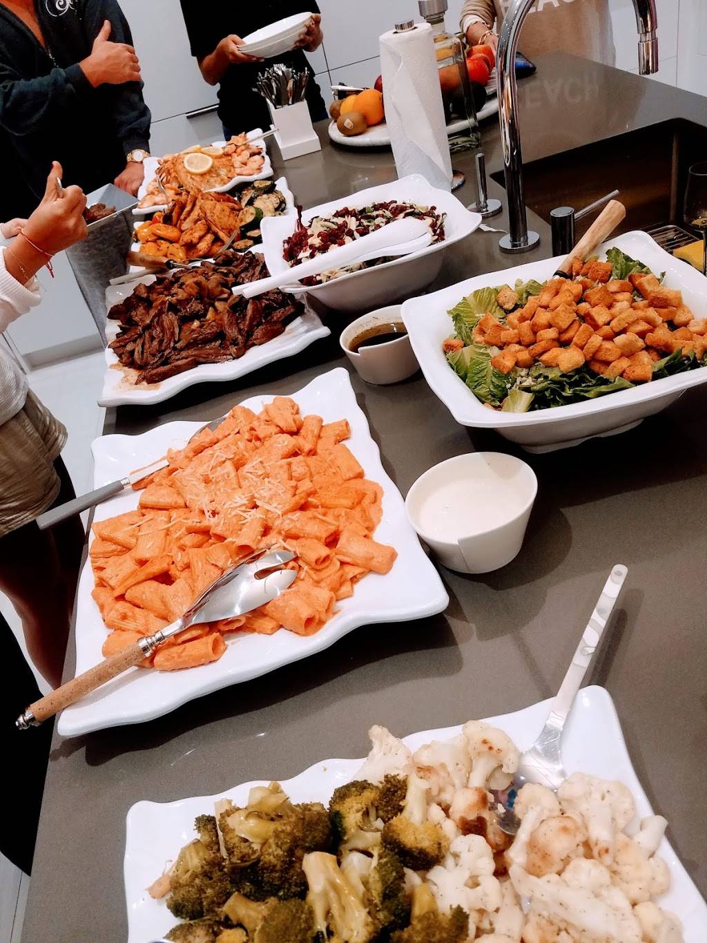 Sempre Fame Gourmet Grill and BBQ Restaurant & Catering | restaurant | 374 Tulip Ave, Floral Park, NY 11001, USA | 5164887900 OR +1 516-488-7900