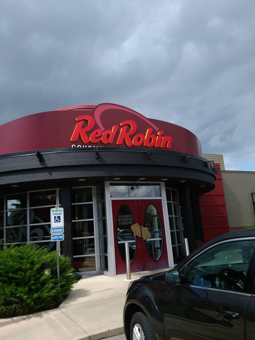 Red Robin Gourmet Burgers and Brews | restaurant | 35858 Detroit Rd, Avon, OH 44011, USA | 4409370260 OR +1 440-937-0260