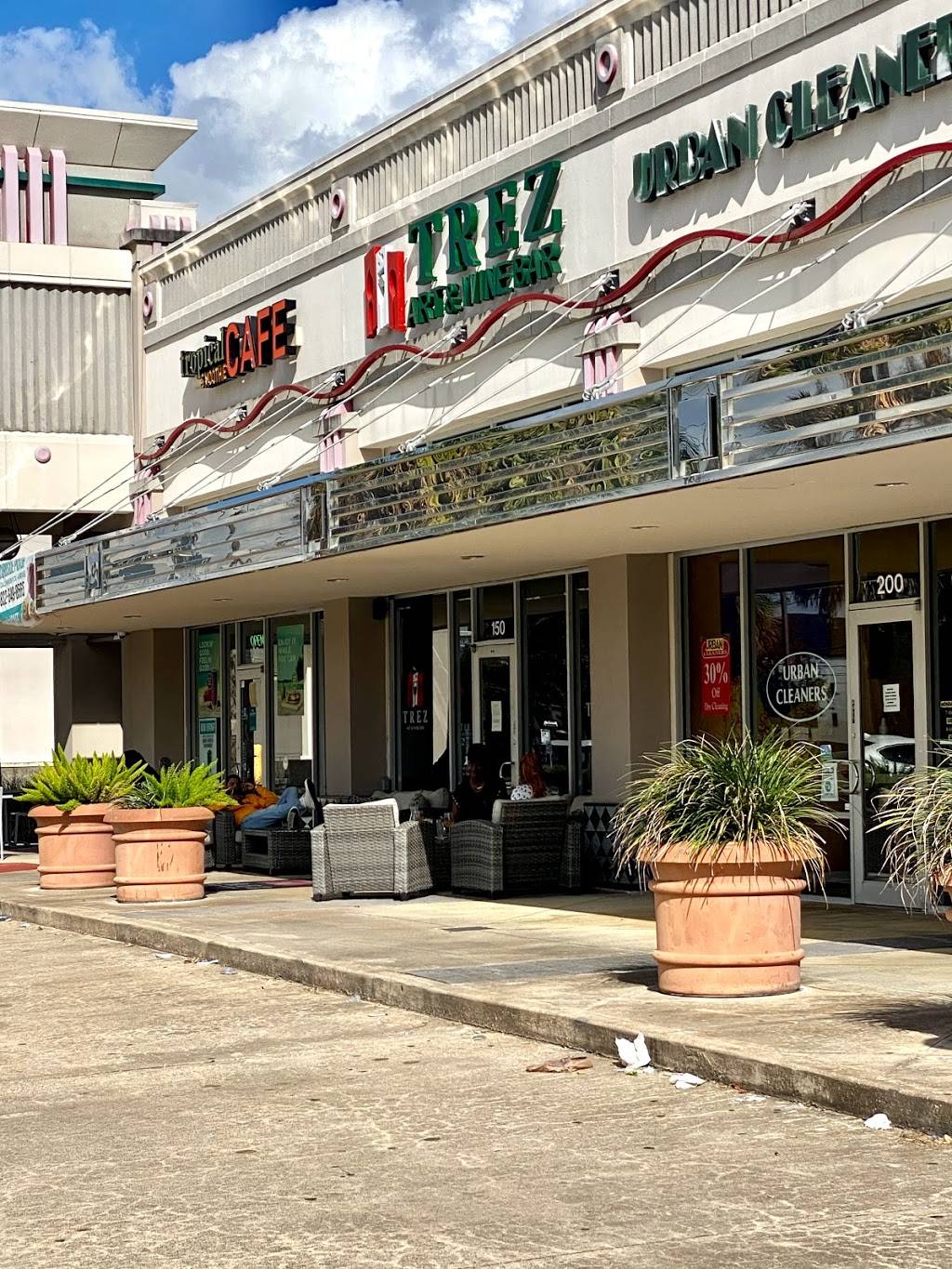 Trez Art and Wine Bar | restaurant | 920 Studemont St Suite #150, Houston, TX 77007, USA | 2815011788 OR +1 281-501-1788