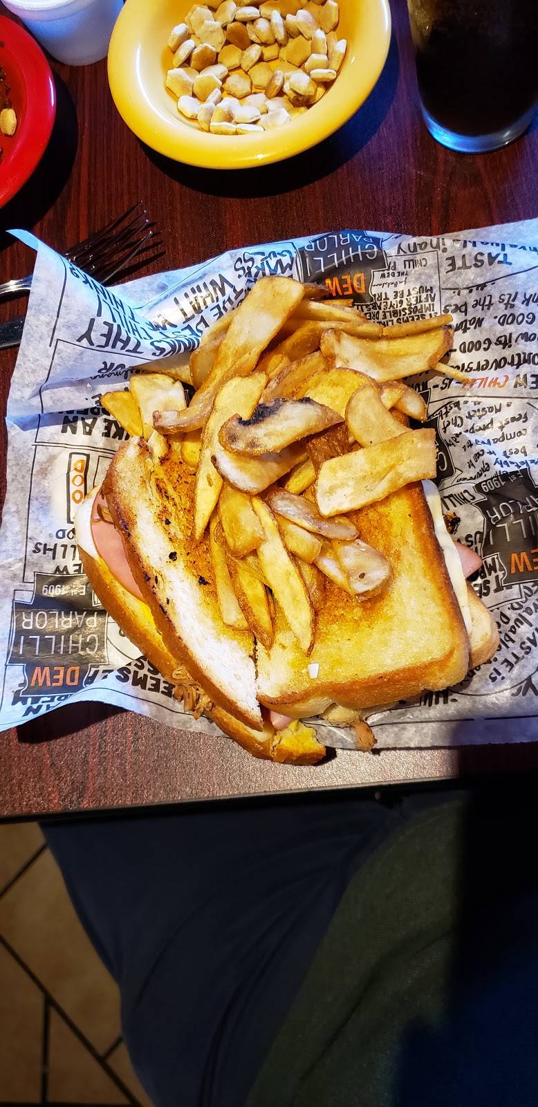 Dew Chilli Parlor Pub and Grill | restaurant | 301 N Grand Ave W, Springfield, IL 62702, USA | 2176702530 OR +1 217-670-2530