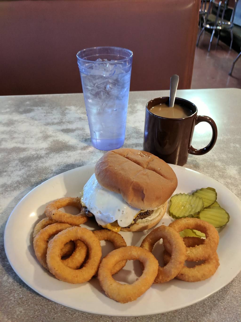 Four Winds Restaurant | restaurant | 1219 Sparta Pike, Lebanon, TN 37090, USA | 6154499909 OR +1 615-449-9909