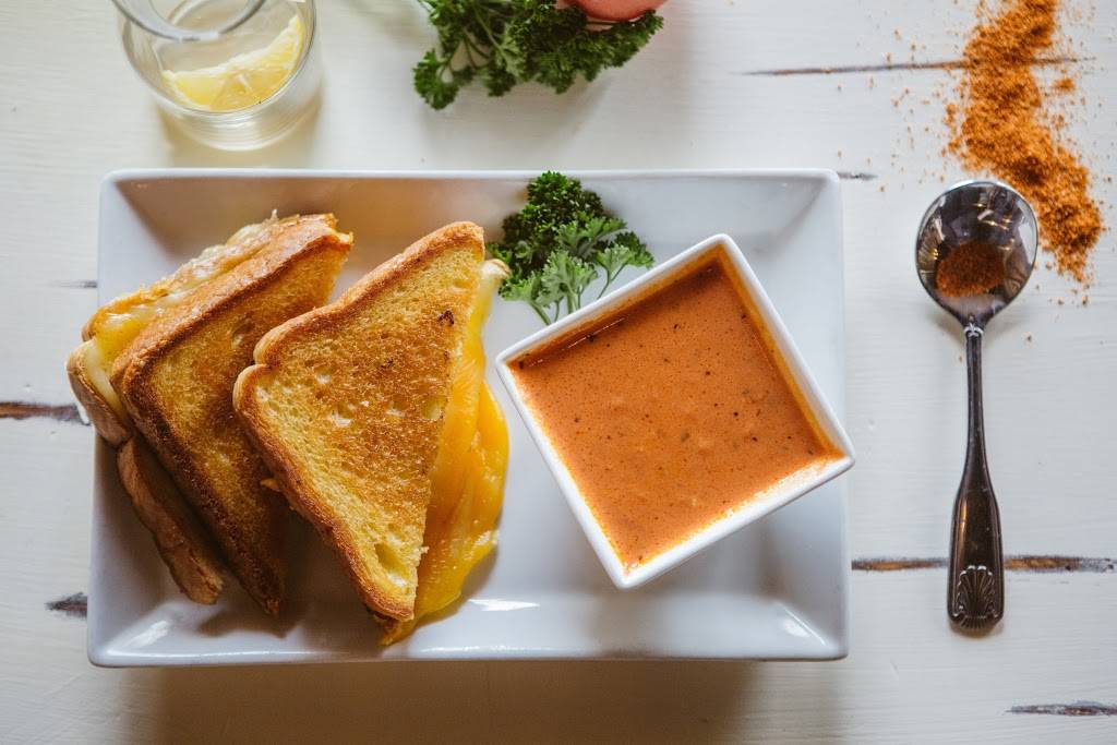 Fancys Southern Cafe | restaurant | 8890 Salrose Ln #101, Fort Myers, FL 33912, USA | 2395612988 OR +1 239-561-2988