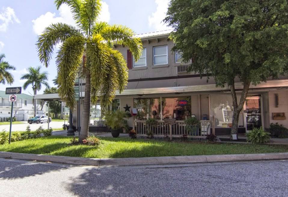 Common Grounds Coffee Shop | meal takeaway | 104 Bond St # A, Clewiston, FL 33440, USA | 8639029889 OR +1 863-902-9889