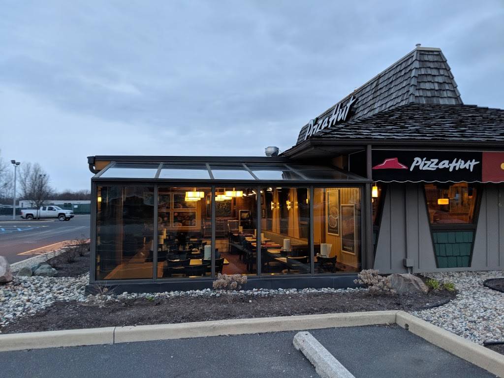Pizza Hut | restaurant | 1116 W 7th St, Auburn, IN 46706, USA | 2609251286 OR +1 260-925-1286