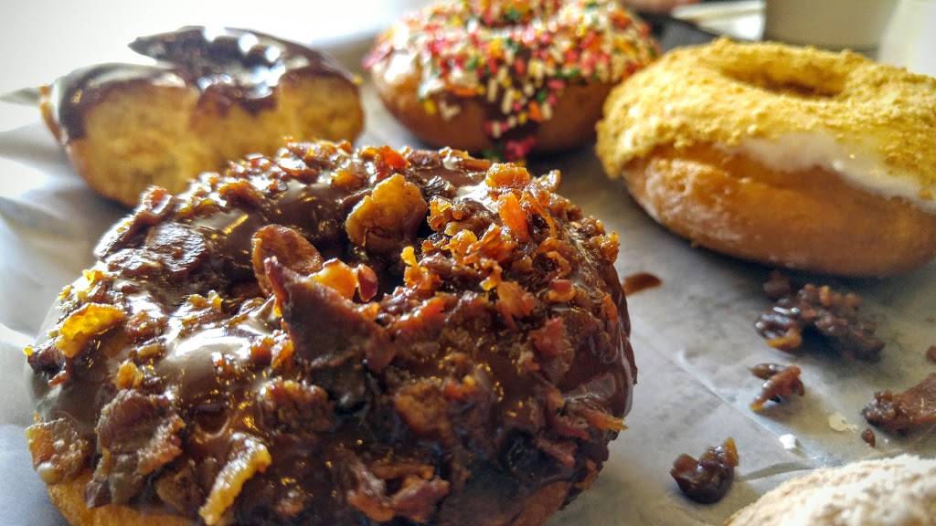 Quack Daddy Donuts | restaurant | 106 W State St, Pendleton, IN 46064, USA | 7652219174 OR +1 765-221-9174