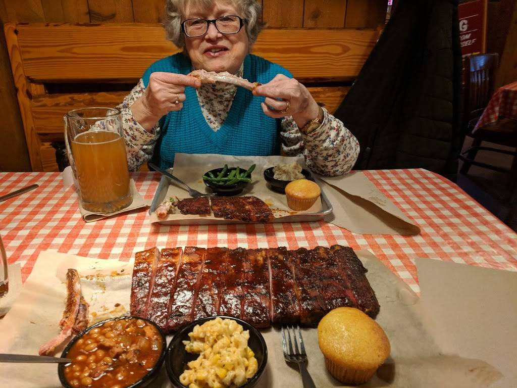 Famous Daves Bar-B-Que | restaurant | 4505 Canal Ave SW, Grandville, MI 49418, USA | 6163017711 OR +1 616-301-7711
