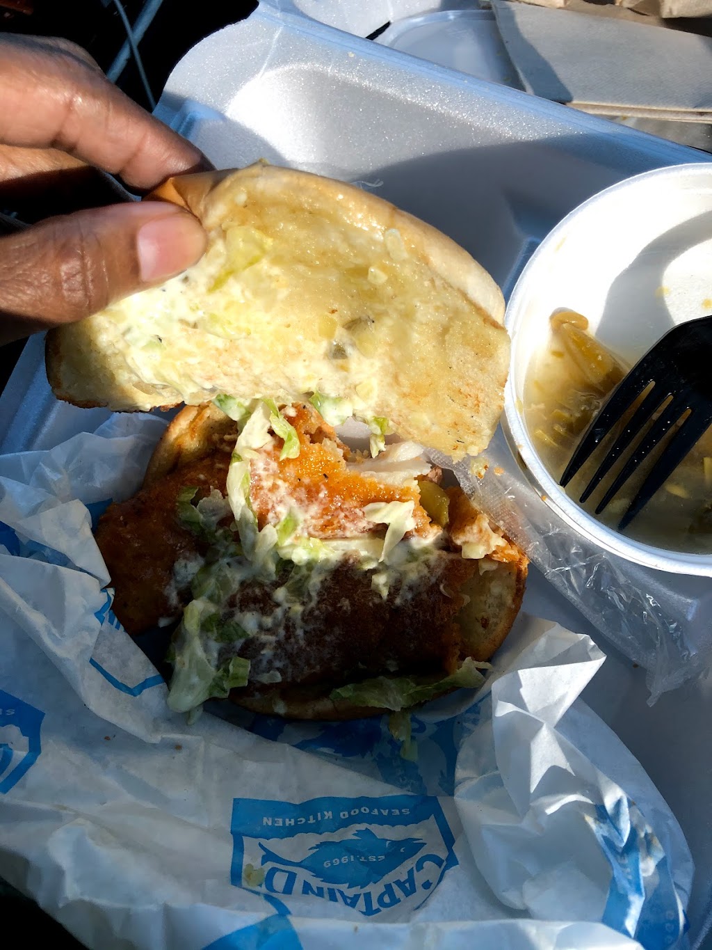 Captain Ds | restaurant | 1690 Union Ave, Memphis, TN 38104, USA | 9012748979 OR +1 901-274-8979