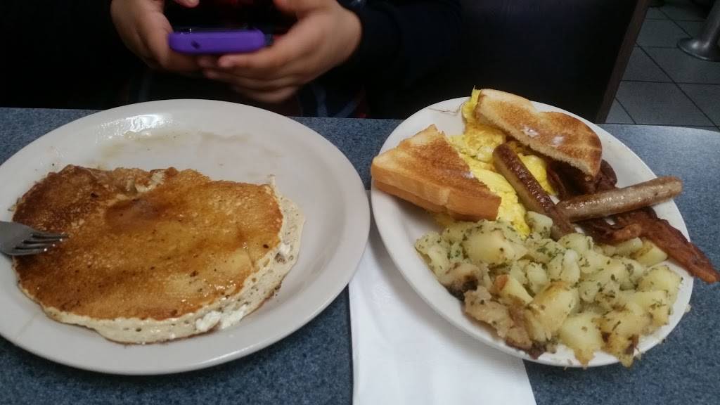 Liberty Lunch | restaurant | 732 Central Ave, Pawtucket, RI 02861, USA | 4017258396 OR +1 401-725-8396