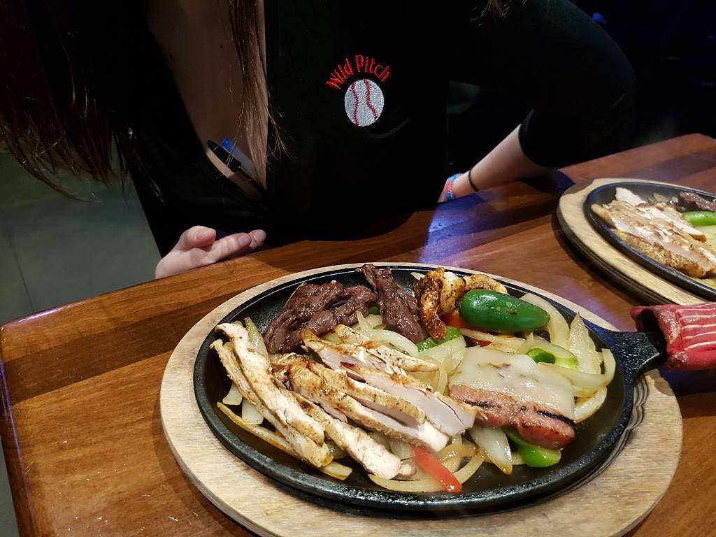 Wild Pitch Sports Bar & Grill | restaurant | 2390 Parkwood Blvd, Frisco, TX 75034, USA | 2146184450 OR +1 214-618-4450