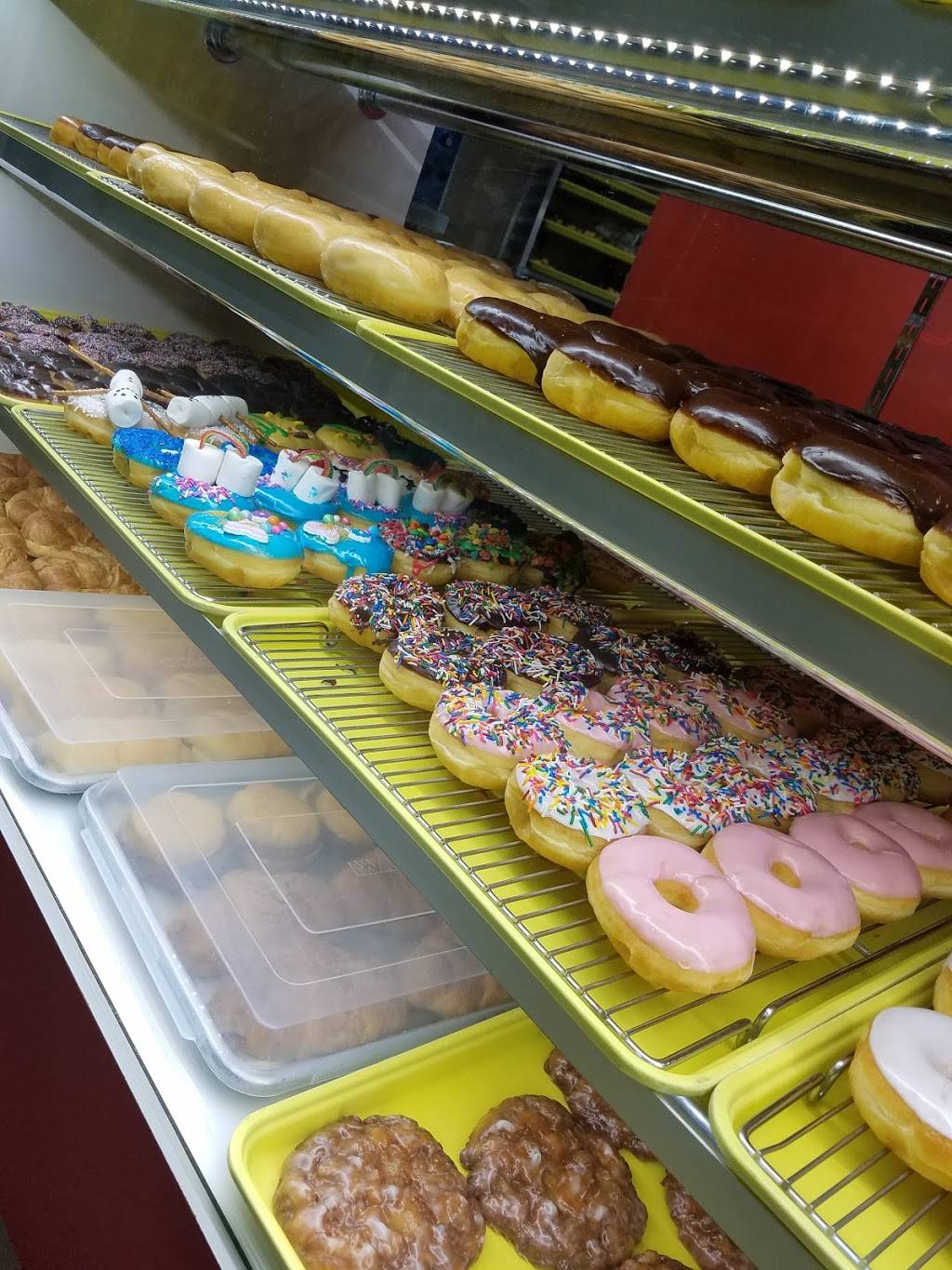 Acton Donuts | restaurant | 3101 Fall Creek Hwy, Granbury, TX 76049, USA | 8173268394 OR +1 817-326-8394