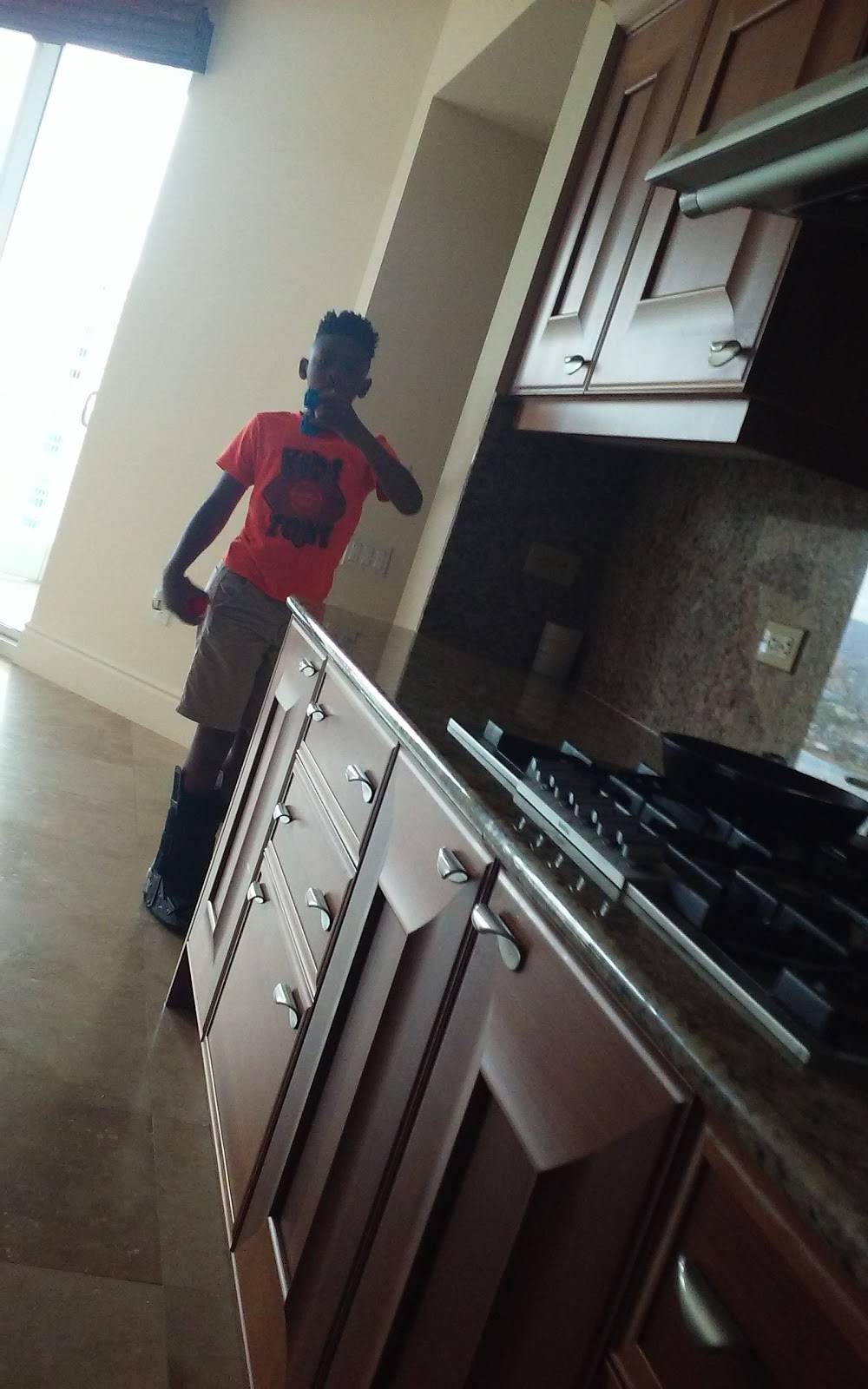 Dunkin Donuts | cafe | 207 W 79th St, Chicago, IL 60620, USA | 7736022710 OR +1 773-602-2710