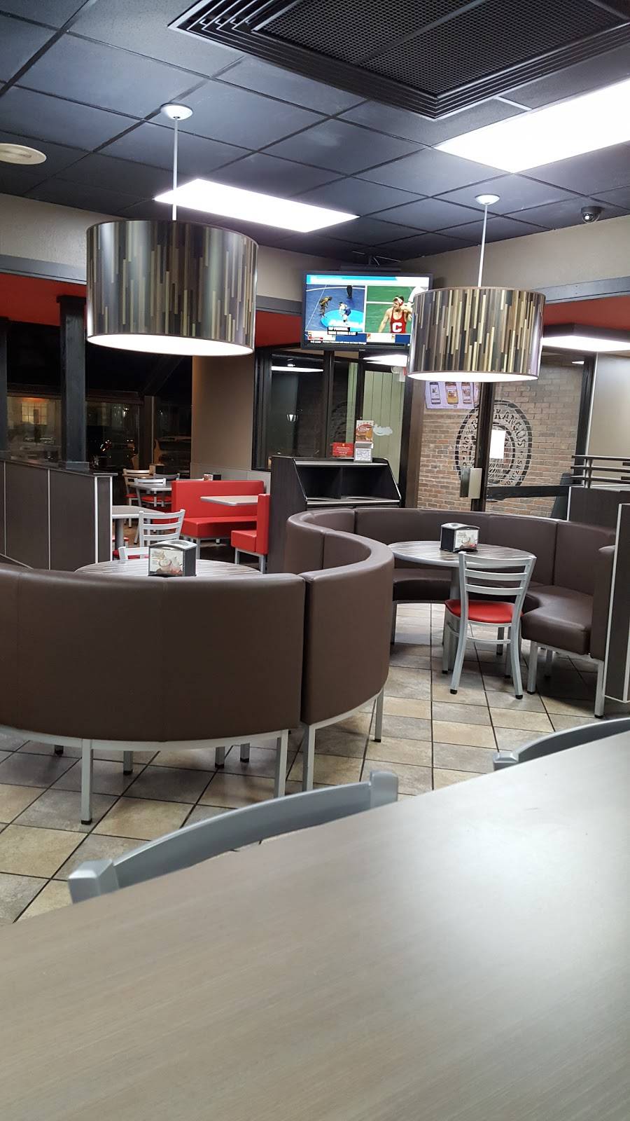 Hardees | restaurant | 1157 Shopping Center Rd, Stevensville, MD 21666, USA | 4106436155 OR +1 410-643-6155