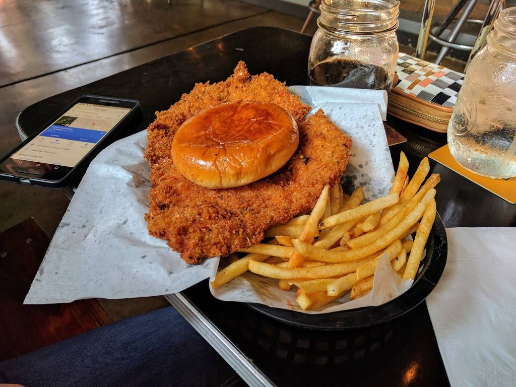 6th Street Dive | restaurant | 827 N 6th St, Lafayette, IN 47904, USA | 7657717105 OR +1 765-771-7105