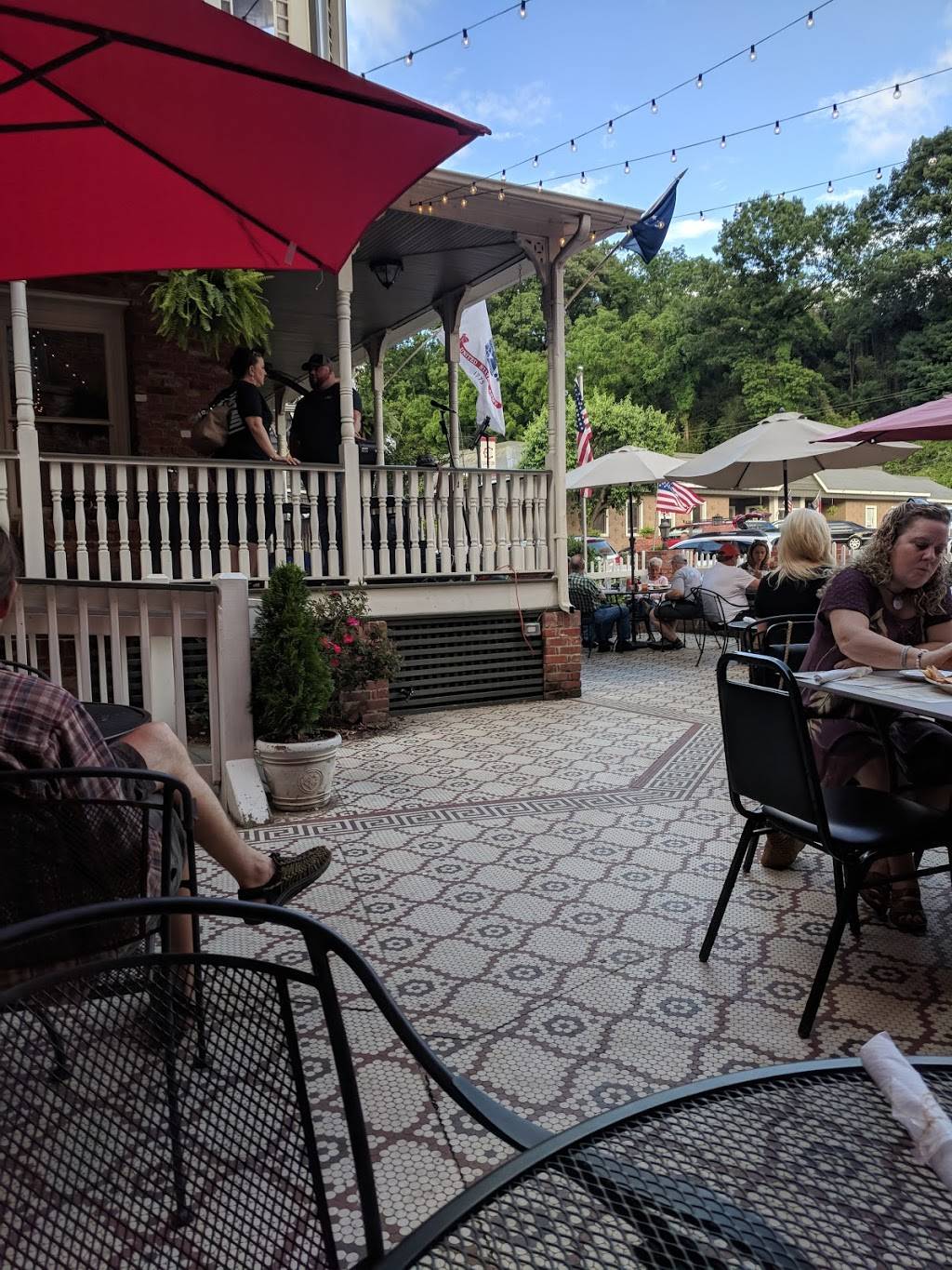 Southern Porch | restaurant | 117 Main St, Canton, NC 28716, USA | 8284928006 OR +1 828-492-8006
