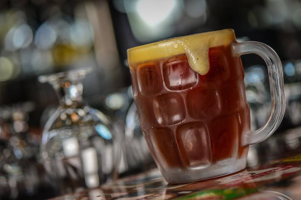 Cold Beers & Cheeseburgers | restaurant | 3950 E Indian School Rd #150, Phoenix, AZ 85018, USA | 6023146221 OR +1 602-314-6221