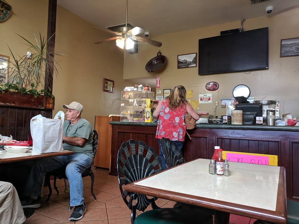 Tlaquepaque Restaurant | restaurant | 120 S Mill St, Santa Paula, CA 93060, USA | 8059335535 OR +1 805-933-5535