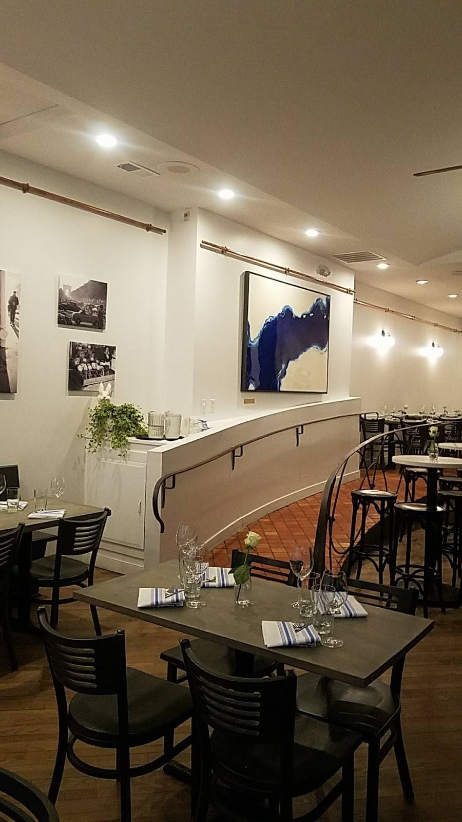 The Confident Rabbit | restaurant | 309 William St, Fredericksburg, VA 22401, USA | 5403719999 OR +1 540-371-9999