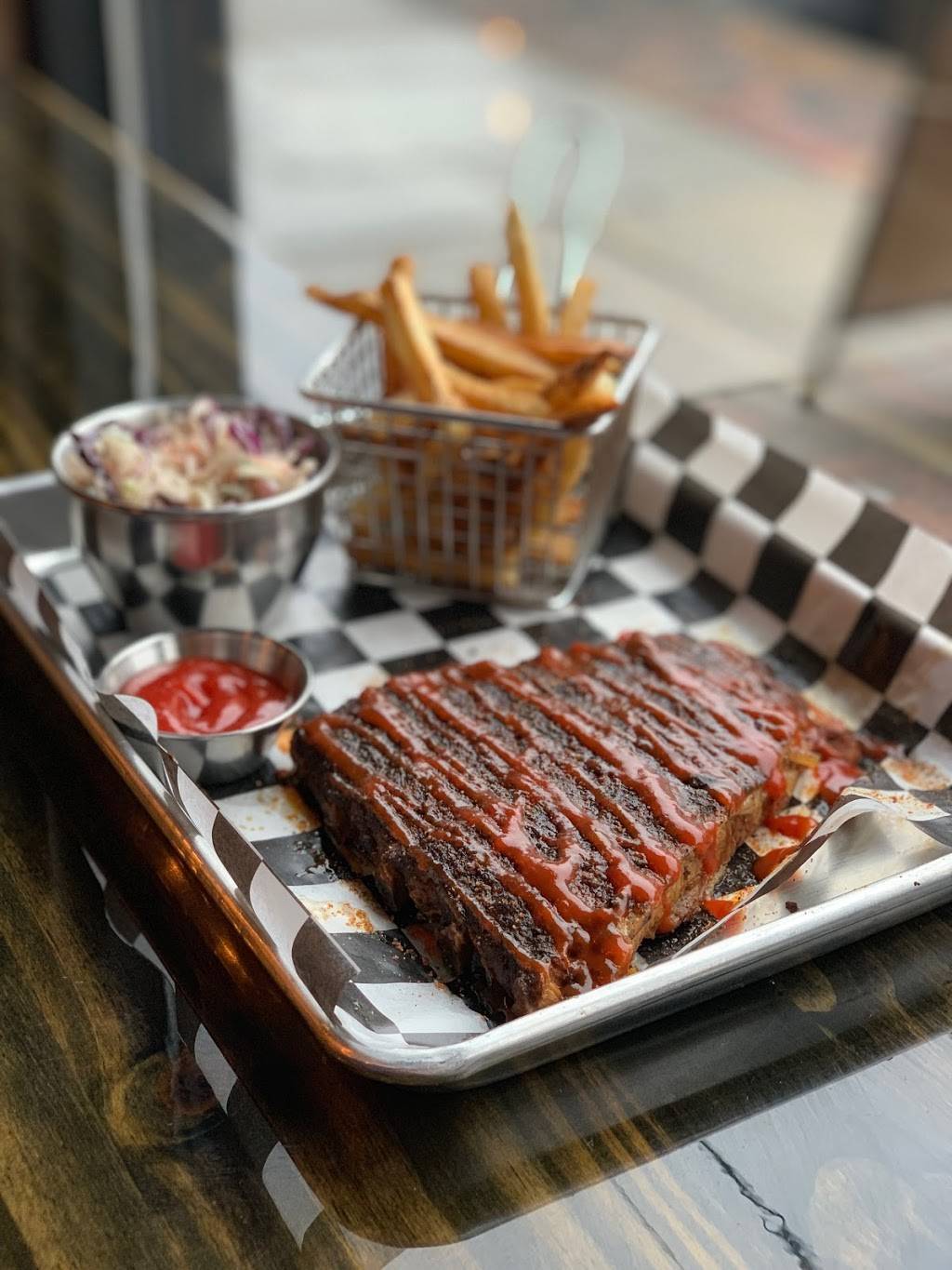 Pig and Brew | restaurant | 1313 Hull St, Richmond, VA 23224, USA | 8044472855 OR +1 804-447-2855