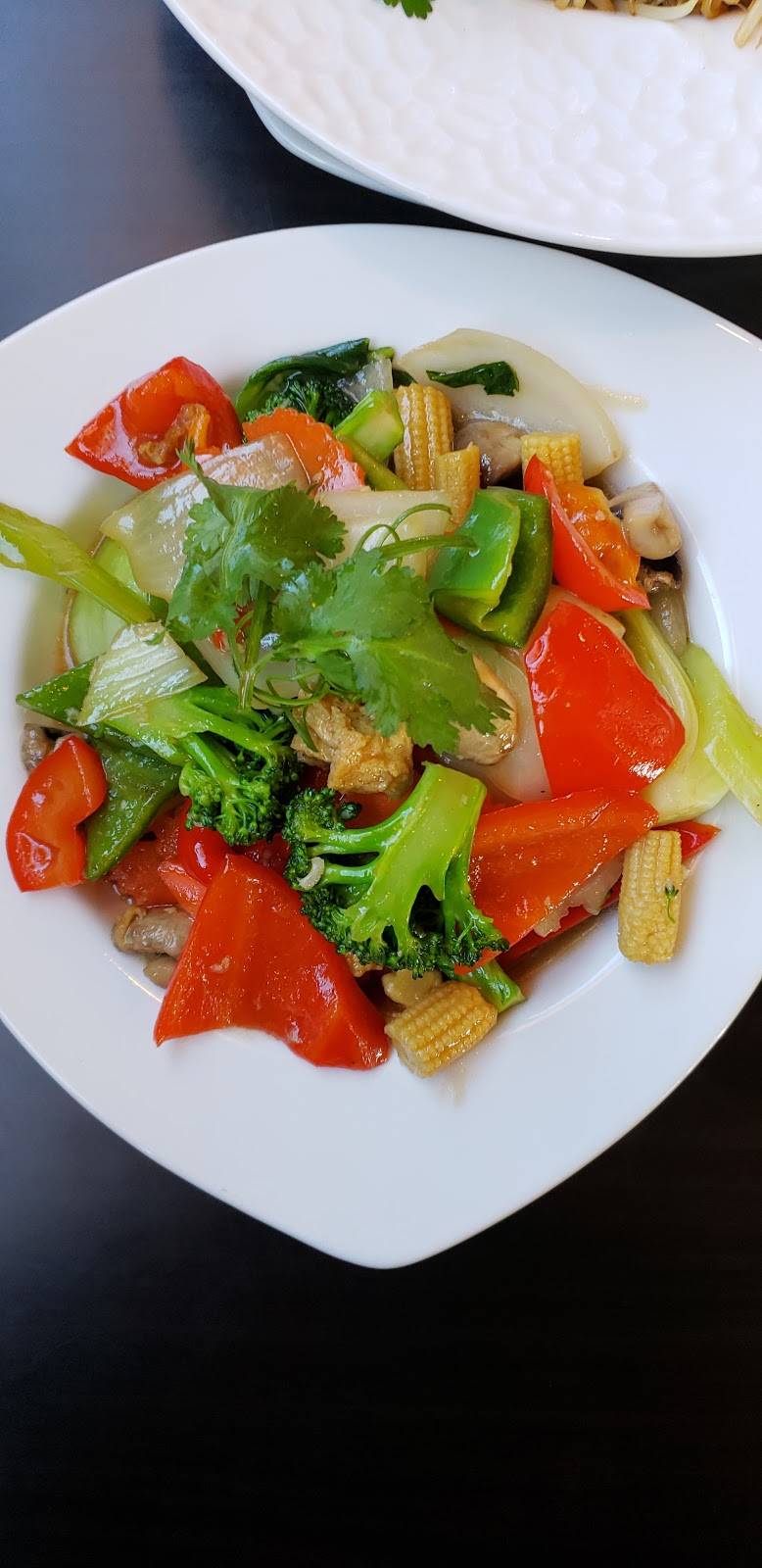 Twins Elephants Thai Restaurant & Bar | restaurant | 989 Fennell Ave E #29, Hamilton, ON L8T 1R1, Canada | 2896746088 OR +1 289-674-6088