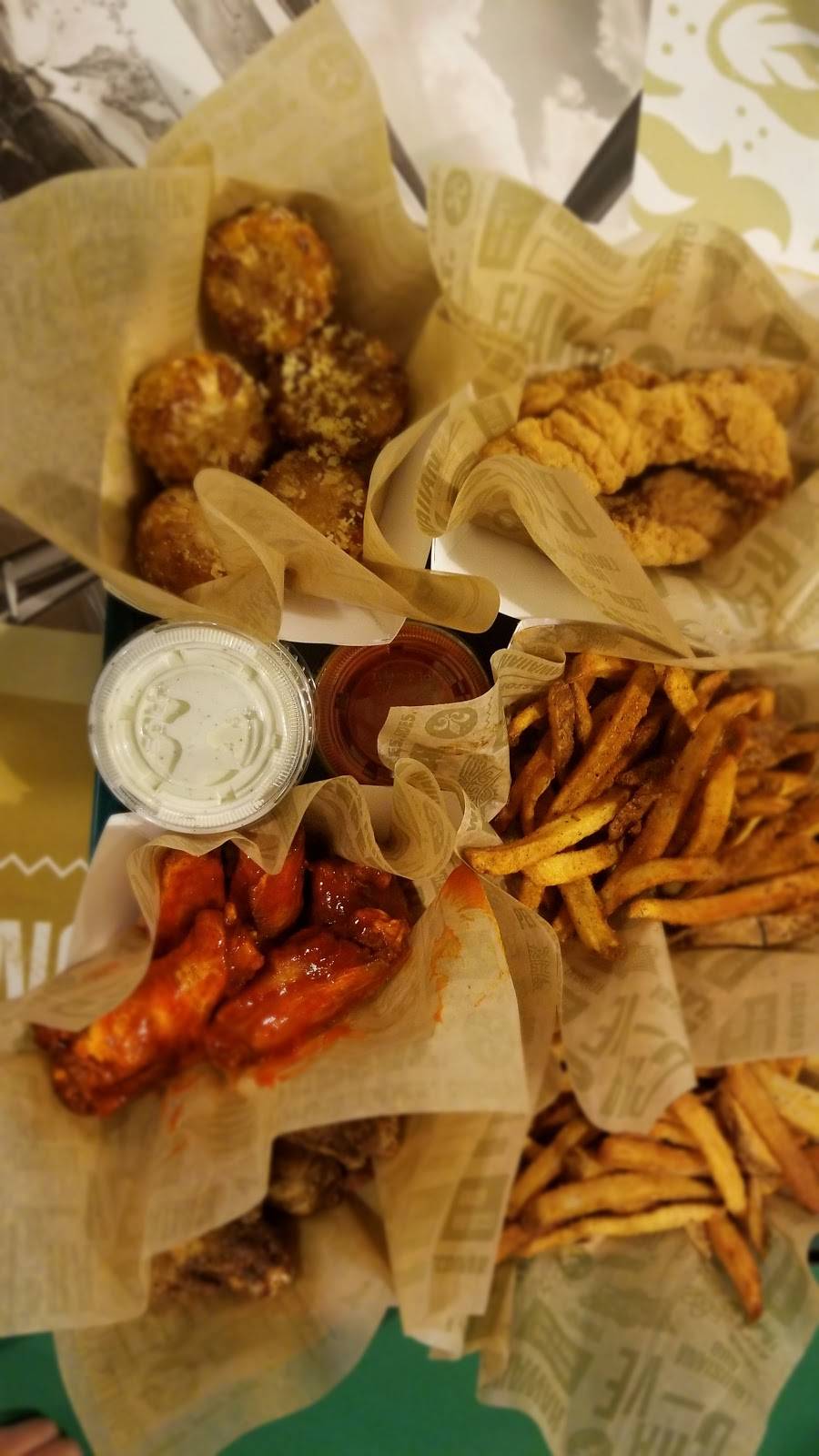 Wingstop | restaurant | 1050 Sunland Park Dr Ste P-100, El Paso, TX 79922, USA | 9155819464 OR +1 915-581-9464