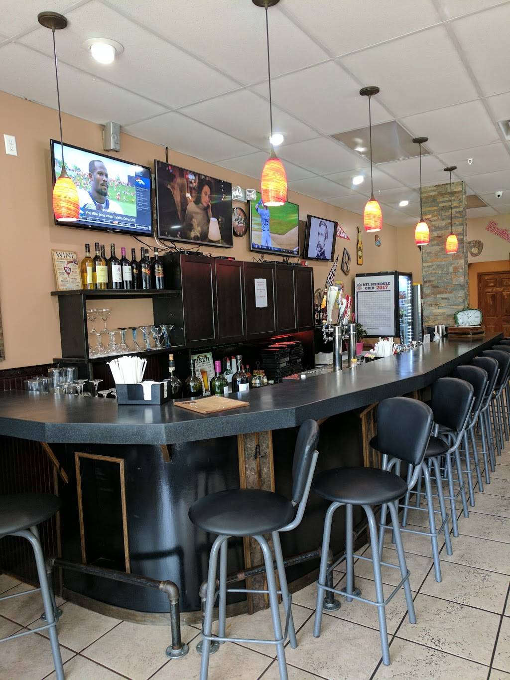 Vics Pub & Grill | restaurant | 1431 Orange Camp Rd #107, DeLand, FL 32724, USA | 3867381930 OR +1 386-738-1930